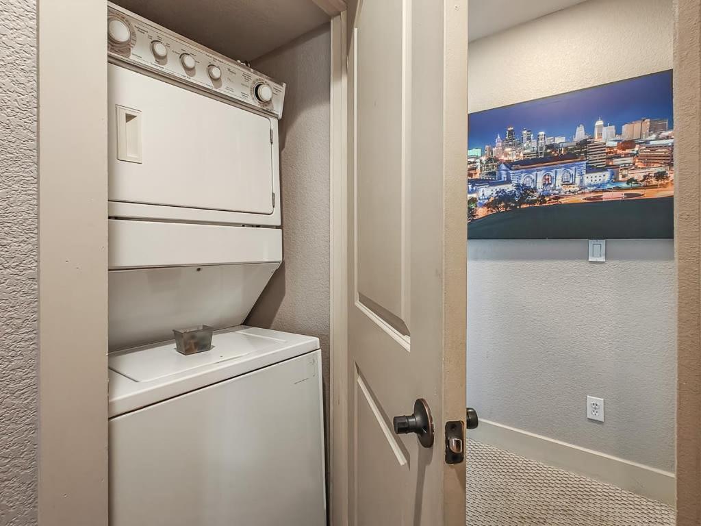 Quiet Plaza Two Bedroom 2 Bathroom 堪萨斯城 外观 照片