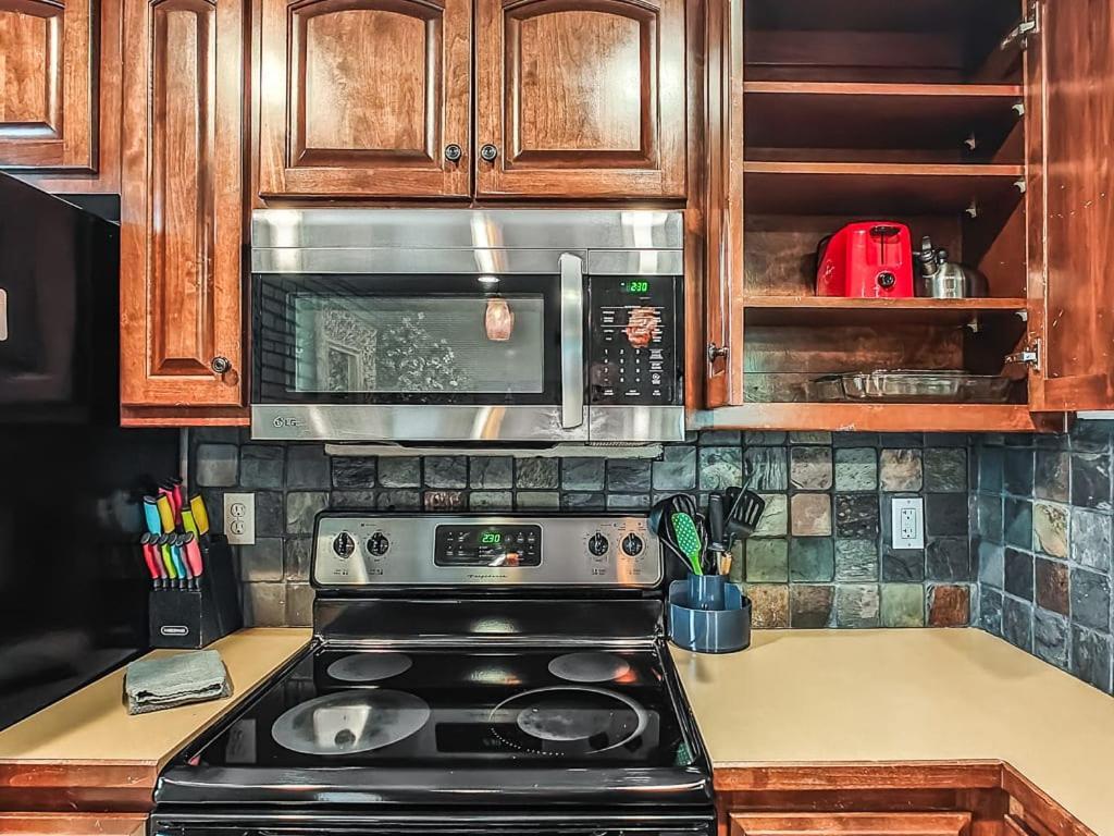 Quiet Plaza Two Bedroom 2 Bathroom 堪萨斯城 外观 照片
