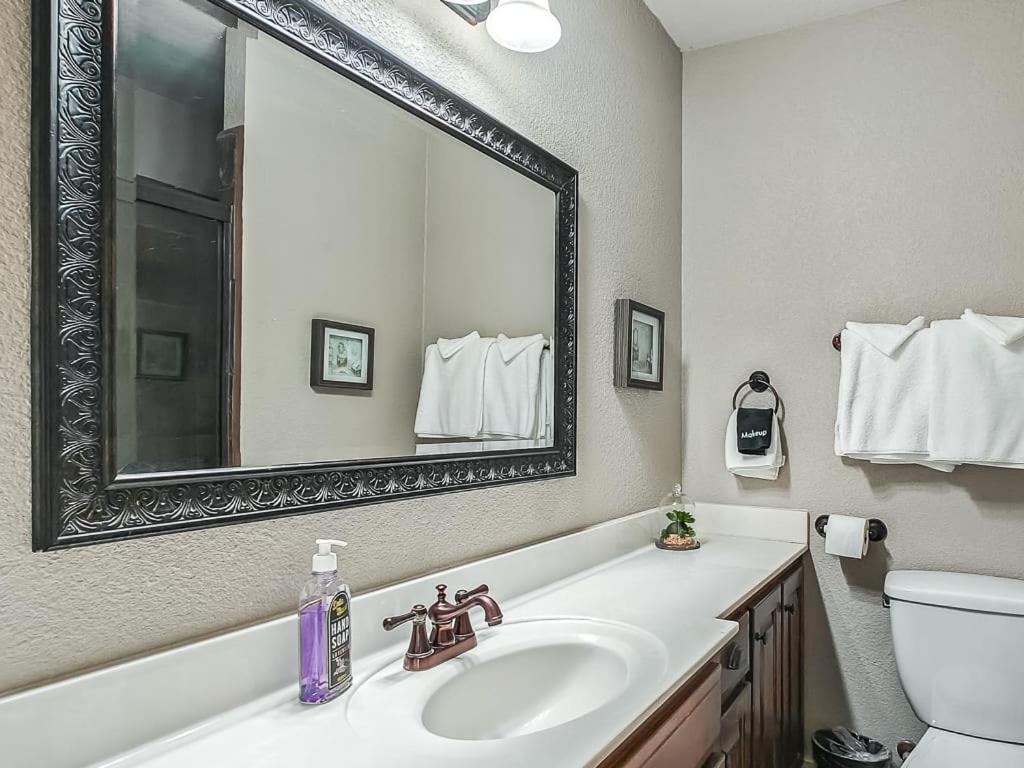 Quiet Plaza Two Bedroom 2 Bathroom 堪萨斯城 外观 照片