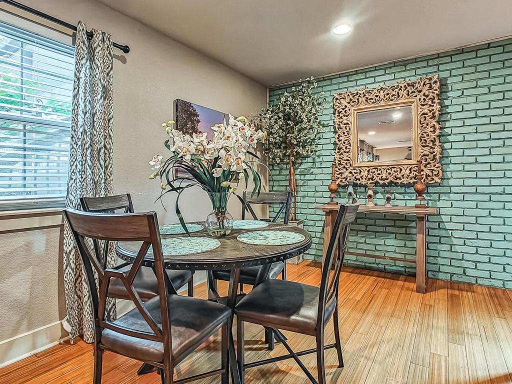 Quiet Plaza Two Bedroom 2 Bathroom 堪萨斯城 外观 照片